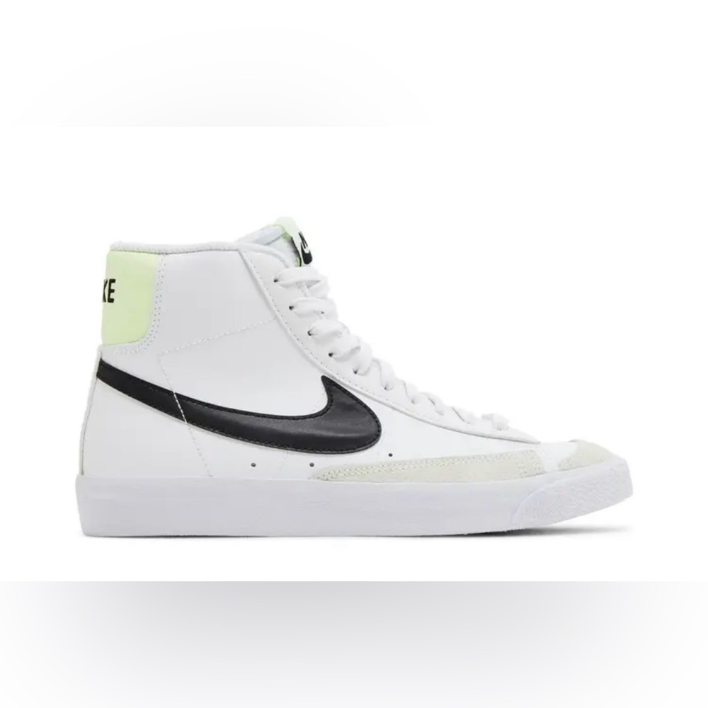 Nike Blazer Mid '77 GS 'White Black
Volt Sneakers